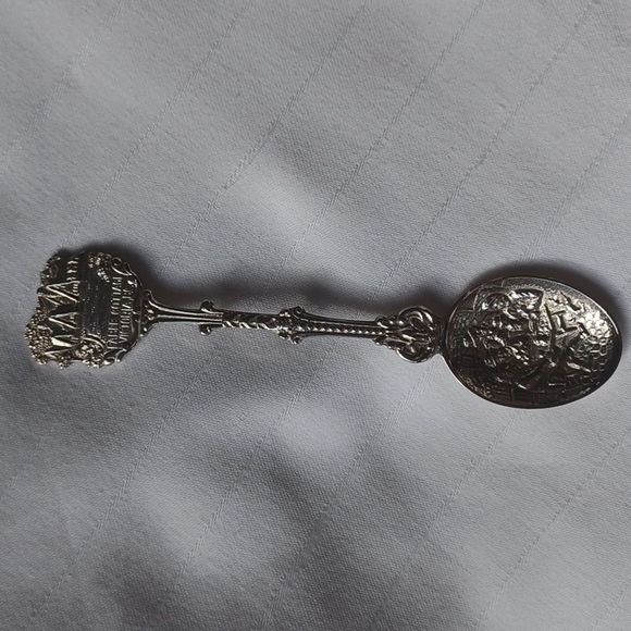 Canadiana Memorabilia Vintage Collector Spoons- Set of 31 - Picture 15 of 16